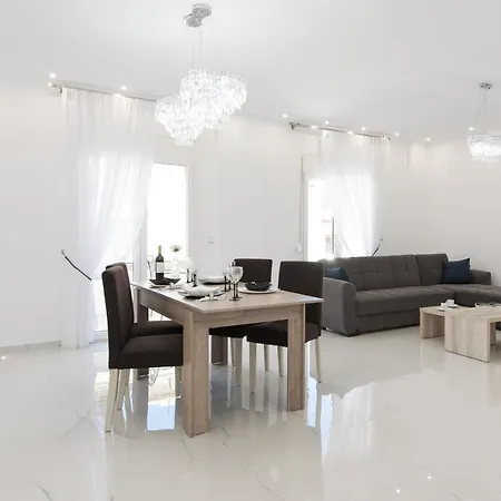 Despina's Luxury Downtown Apartment *