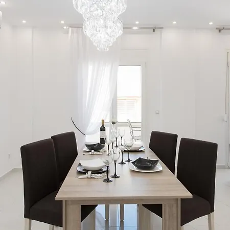 Despina's Luxury Downtown *