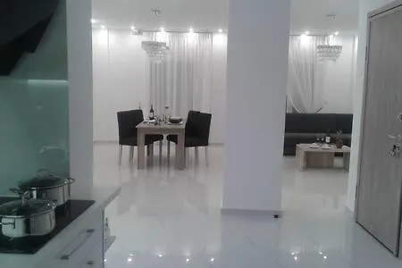 Despina's Luxury Downtown Apartament *